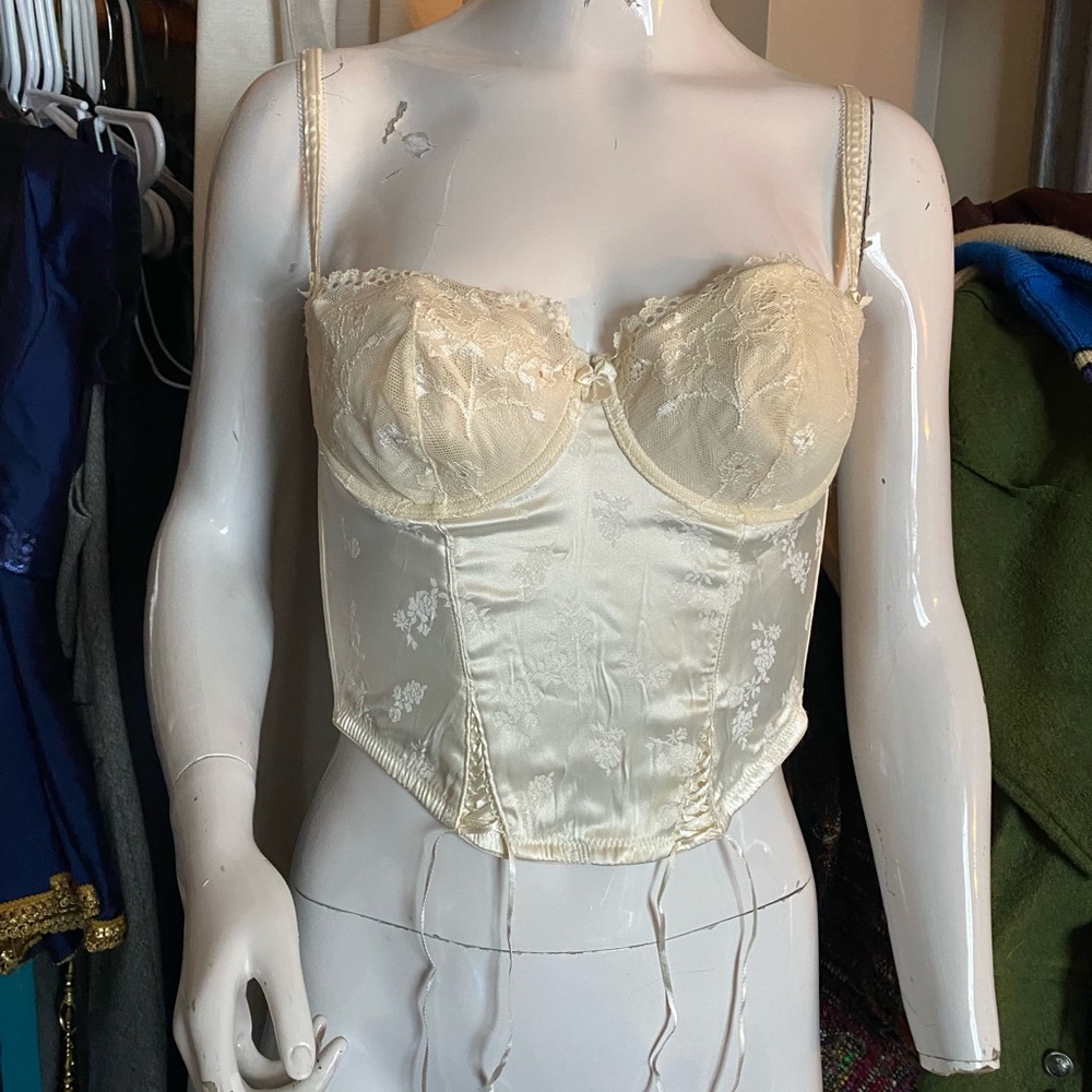 Sold. 36B corset ivory - Picture 1 of 12